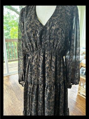Signature by Robbie Bee Black and Brown Swirl V-Neck Tiered Midi Dress Size 8